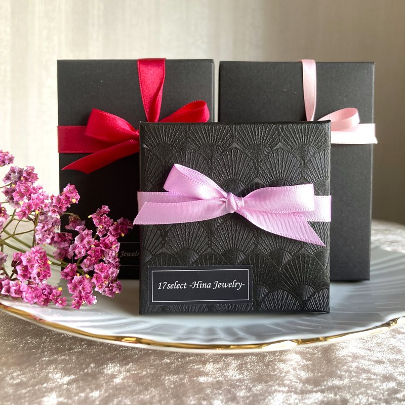 追加購入 - 黒のギフトボックス / 人気ギフトのご案内も - ピアス・イヤリング - 紙 ブラック