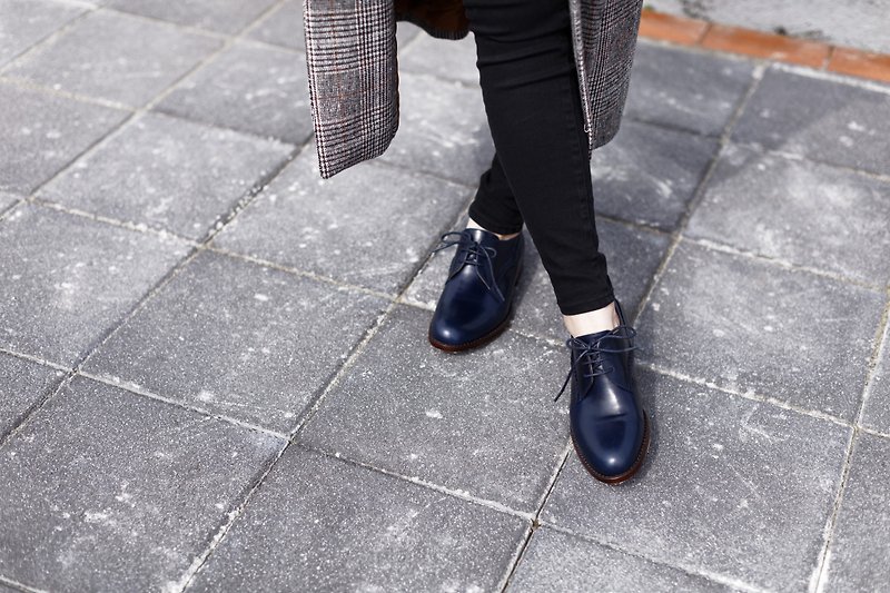 Side hand-sewn plain Derby shoes navy blue - รองเท้าหนังผู้หญิง - หนังแท้ สีน้ำเงิน