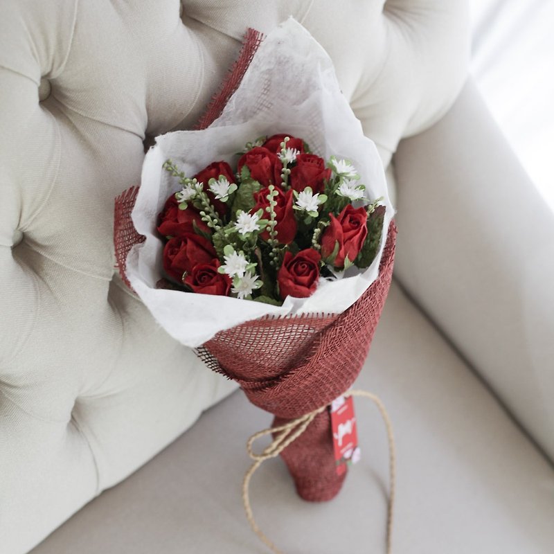 VB211 : ช่อดอกไม้วันวาเลนไทน์ขนาดกลาง ดอกกุหลาบสีแดงสด - ของวางตกแต่ง - กระดาษ สีแดง