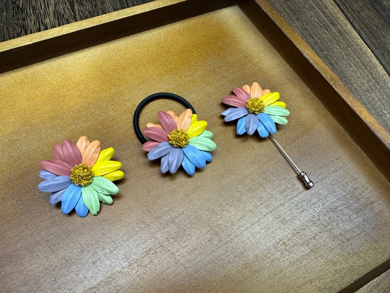 彩虹皮革雛菊髮圈│直襟針│胸針【花】 - 胸針 - 真皮 多色