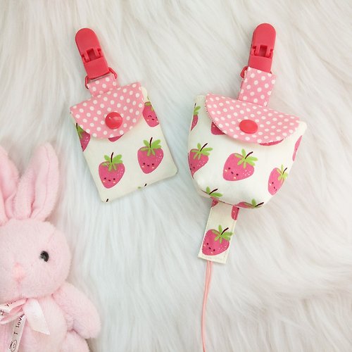 QQ rabbit 手工嬰幼兒精品 彌月禮盒 我是小蘋果 草莓。 3件組 。平安符袋+奶嘴袋+奶嘴鏈(可繡名字)