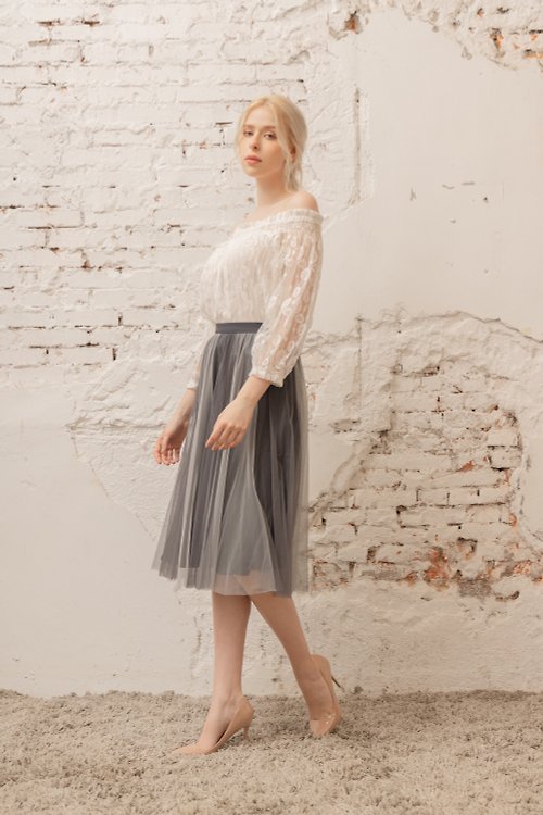 Contrast color inner glossy Phyllis short tulle skirt gray - Shop  yupengshih Skirts - Pinkoi