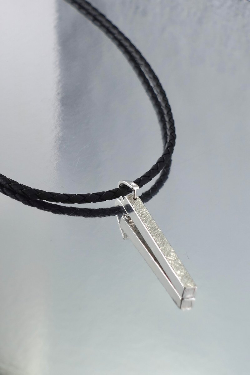 【台南蝸牛巷】U R MY HEART 可敲字-長柱皮繩鍊 - 金工/飾品 - 純銀 
