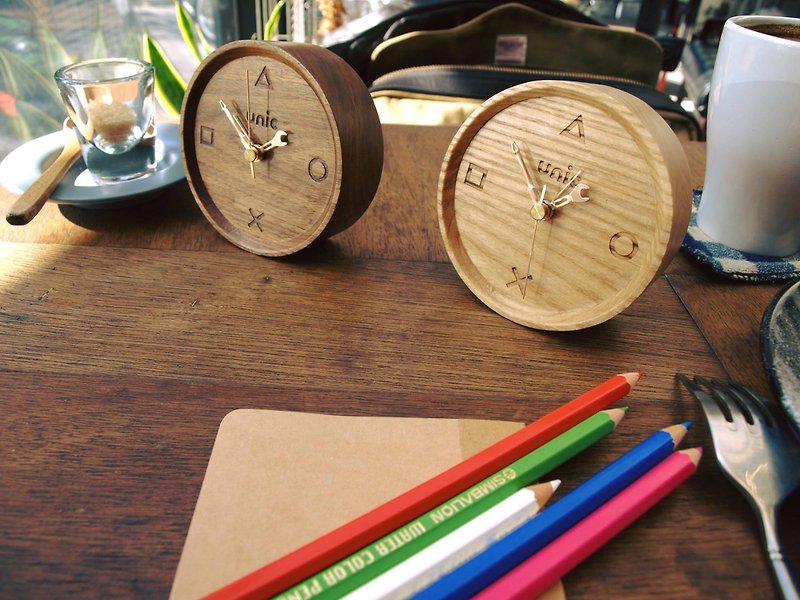 Wood Clocks Brown - Unic minimalist log timepiece