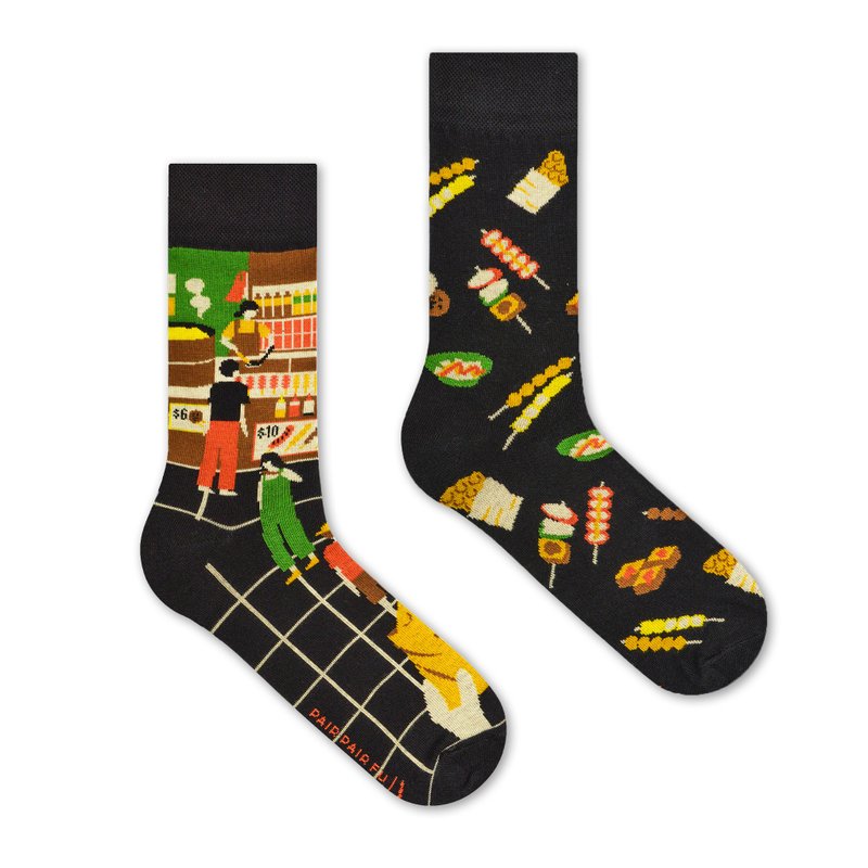 【Hong Kong Foodie】Street Foodie Mismatched Adult Crew Socks - ถุงเท้า - ผ้าฝ้าย/ผ้าลินิน สีดำ