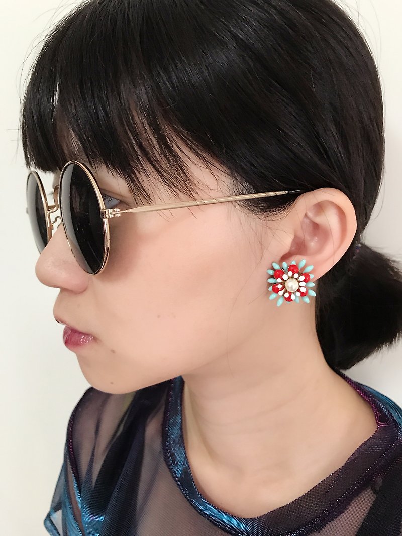 Hedy Harty Flower Earrings - ต่างหู - โลหะ สีแดง