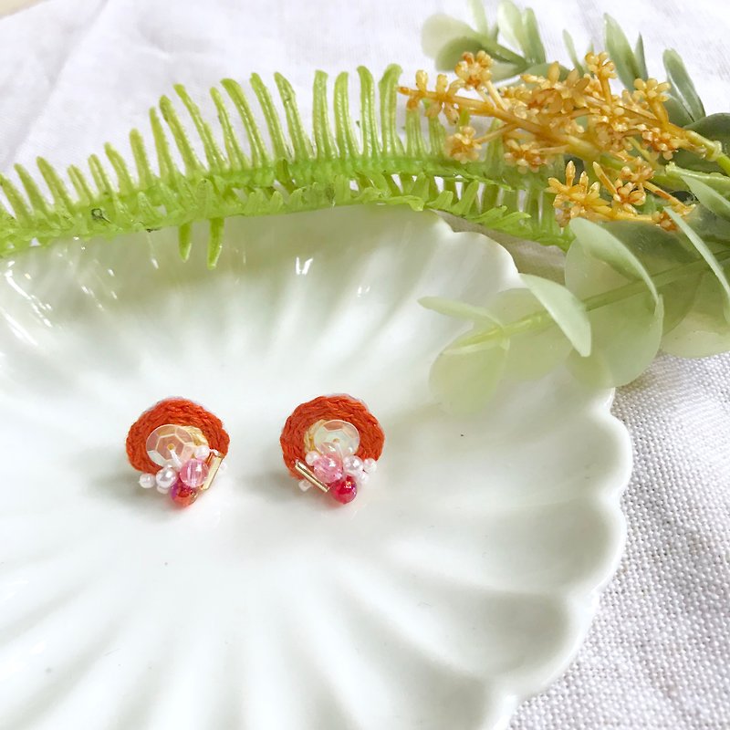 Handmade embroidery // orange small garden embroidery earrings // can be changed - ต่างหู - งานปัก สีส้ม