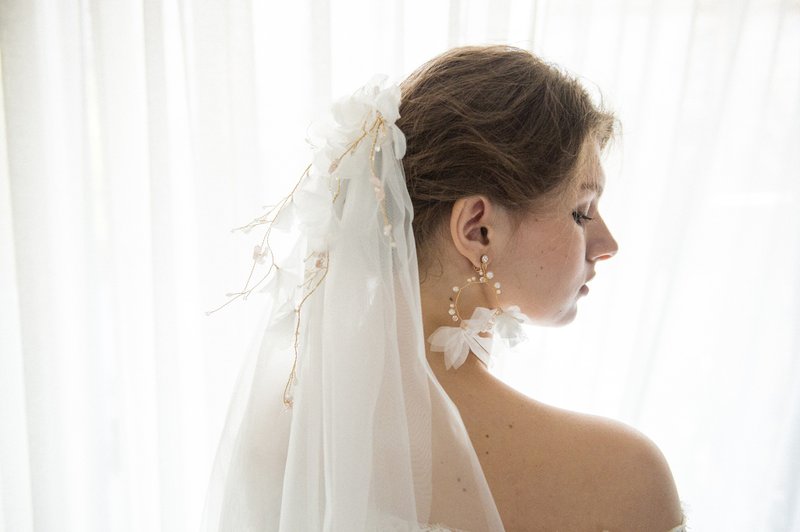 輕軟雪紡花瓣圓型垂墜耳環 新娘耳夾 - 耳環/耳夾/耳骨夾 - 其他材質 