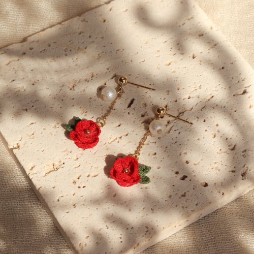 slowlife.craft 細工布花耳環 — 椿・韻