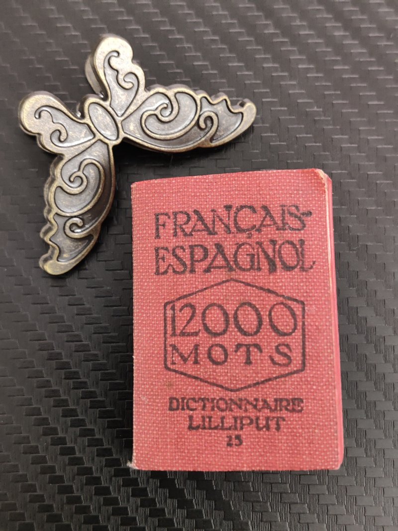 Micro Dictionary French-Spanish, Spain (ca. 1980) - 相簿/相本 - 紙 紅色