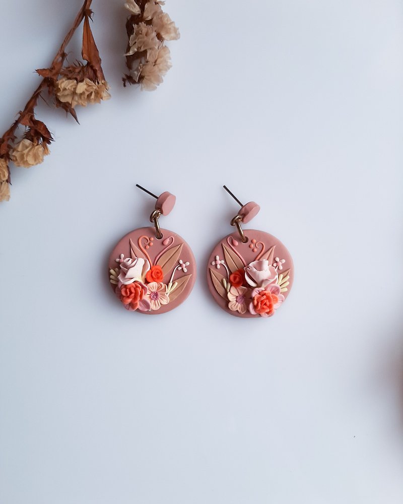 Floral earrings Handmade floral earrings Polymer clay earrings - ต่างหู - ดินเผา สีม่วง