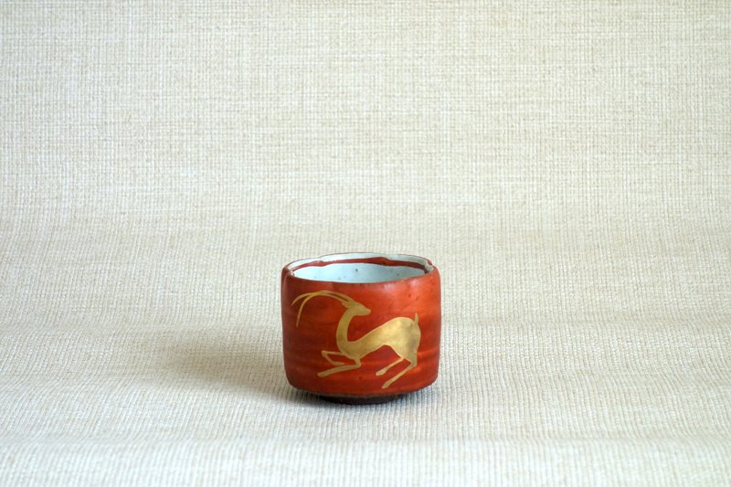ぐい呑み 赤絵金彩 鹿b - 酒杯/酒器 - 陶 紅色