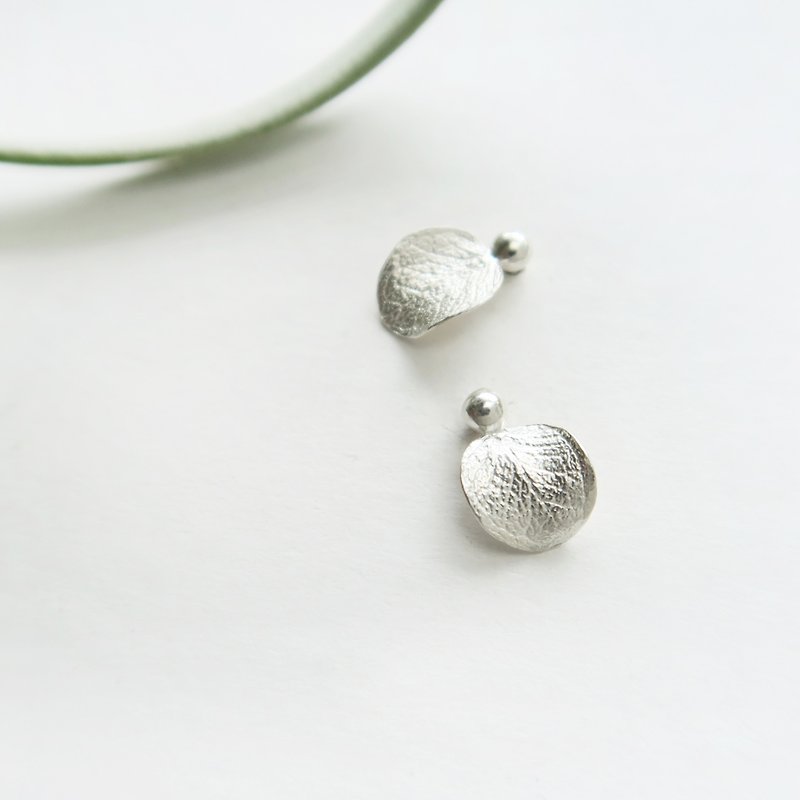 森林系 925純銀  雨露 小葉子 耳環或耳夾 一對 - 耳環/耳夾 - 純銀 白色