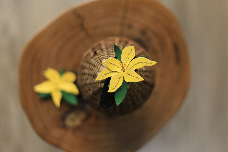 [ESZ Original] Lily Flower BB Hair Clip | Yellow | Hand-sewn genuine leather - Hair Accessories - Genuine Leather Yellow