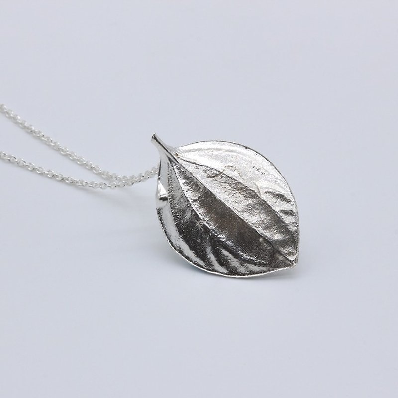 Parallel Peperomia Leaf Silver Necklace - Nature Plant - สร้อยคอ - โลหะ สีเงิน
