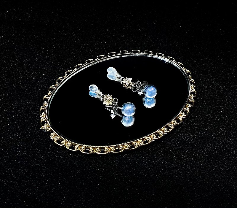Moonstone Luminous Glass Ball Small Star Earrings [Starry] - ต่างหู - แก้ว 