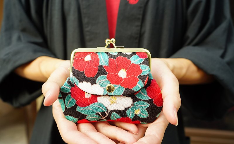 Card storage coin purse gold bag Tsubaki flower black Meiji pocket gold bag - Wallets - Other Materials Black