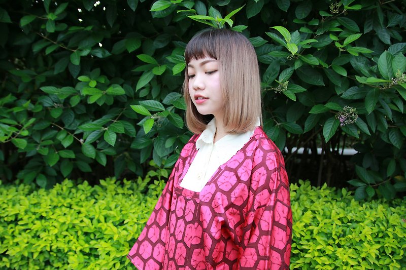 Back to Green::日本帶回 薔薇 巢穴  vintage kimono (KBI-53) - 外套/大衣 - 絲．絹 