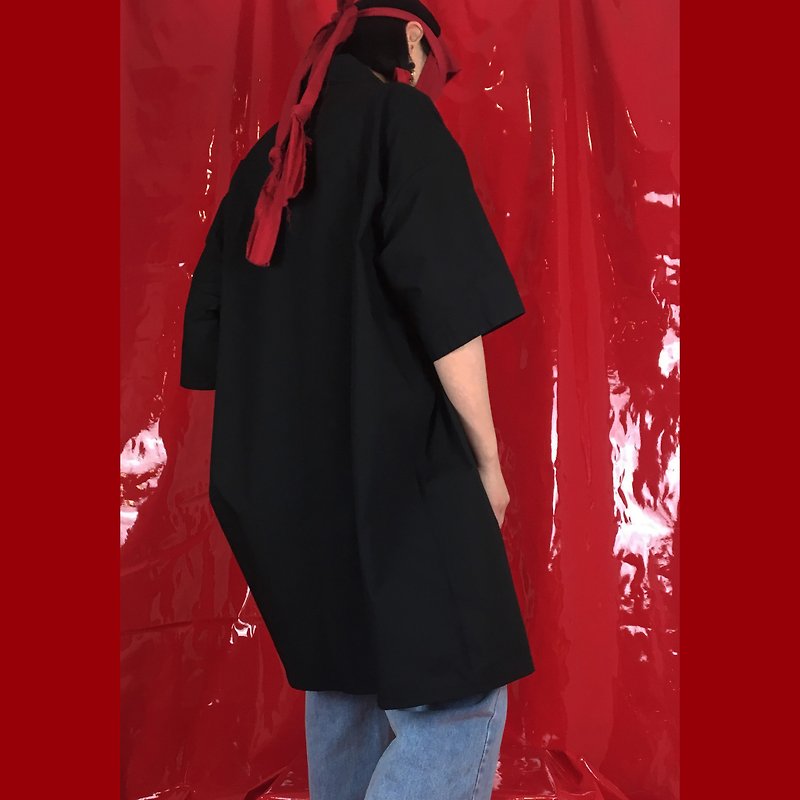 Original irregular geometric design long black loose cotton shirt short sleeve - เสื้อผู้หญิง - ผ้าฝ้าย/ผ้าลินิน สีดำ