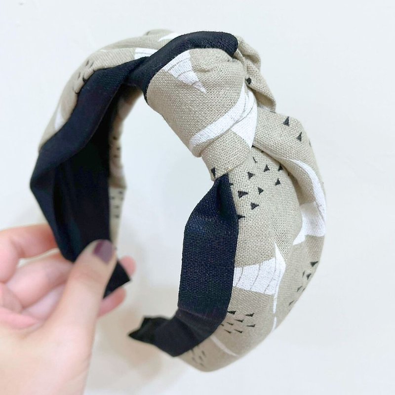 Handmade headband with selected high-quality fabric - เครื่องประดับผม - ผ้าฝ้าย/ผ้าลินิน สีกากี