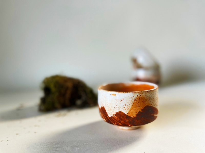 Taiwanese local craftsmen hand-made Shino-yaki small tea bowl - square / round (two types) - with hardcover small wooden box - Teapots & Teacups - Pottery Orange