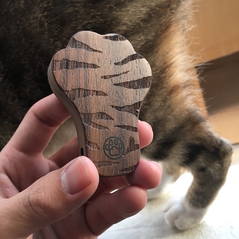 Tabby & Leopard Key chain paw - Keychains - Wood Brown