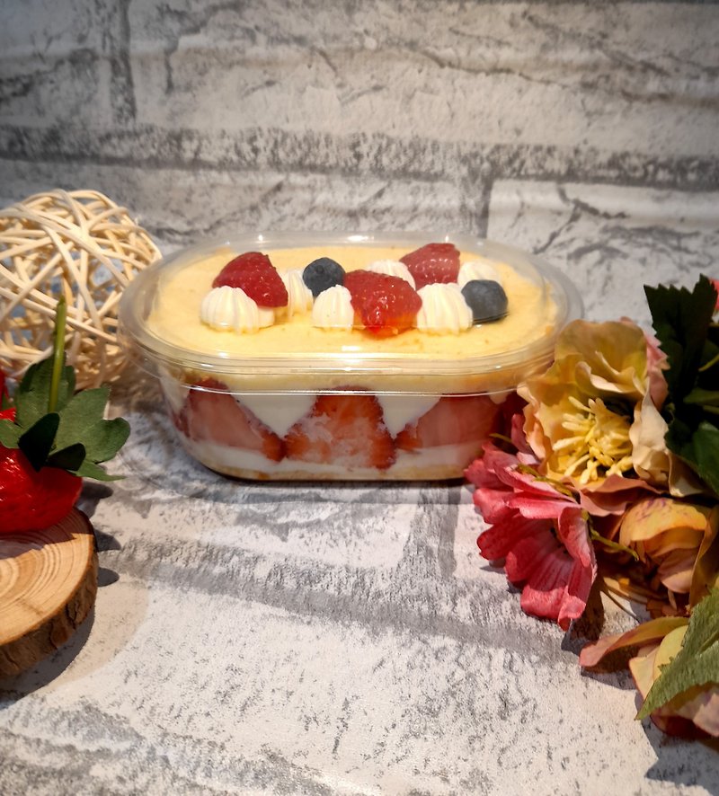 【Only available in winter】Strawberry box - เค้กและของหวาน - วัสดุอื่นๆ 