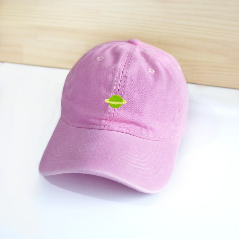 【Q-cute】帽子系列-土星復古風棒球帽-加字 - 帽子 - 棉．麻 多色