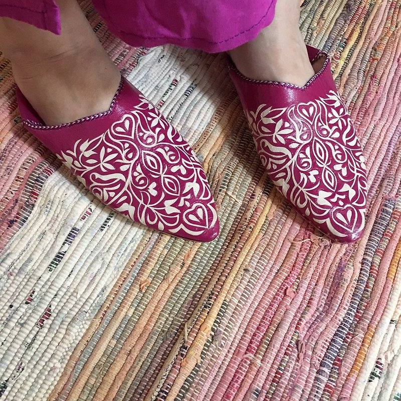 モロッコ革彫刻手作り靴ラズベリー先のとがったつま先の靴屋内靴 - ルームシューズ・スリッパ - 革 ピンク