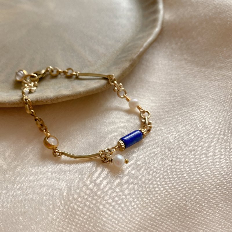 Greek's dream - pearl lapis bracelet - สร้อยข้อมือ - เครื่องเพชรพลอย หลากหลายสี