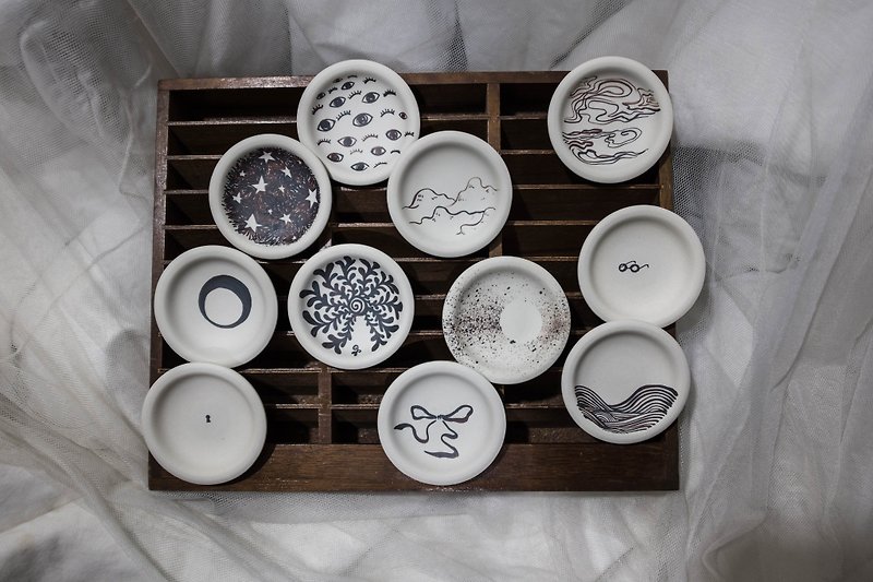 不知名 : 宇宙誕生前的練習題 草率的豆皿 們 - 花瓶/陶器 - 瓷 白色