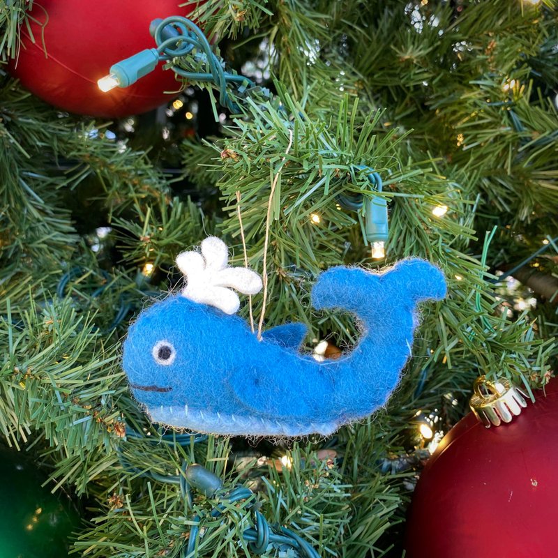 Wool Felt Christmas Ornament - Spouting Blue Whale - ของวางตกแต่ง - ขนแกะ 