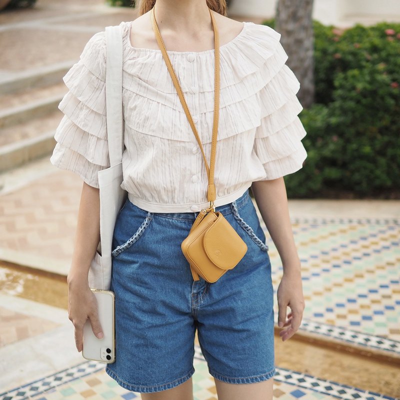 Muffin (Vanilla) : Mini wallet, Neck bag, yellow-cream, Tiny pocket, Cow leather - 錢包/皮夾/長短夾 - 真皮 黃色