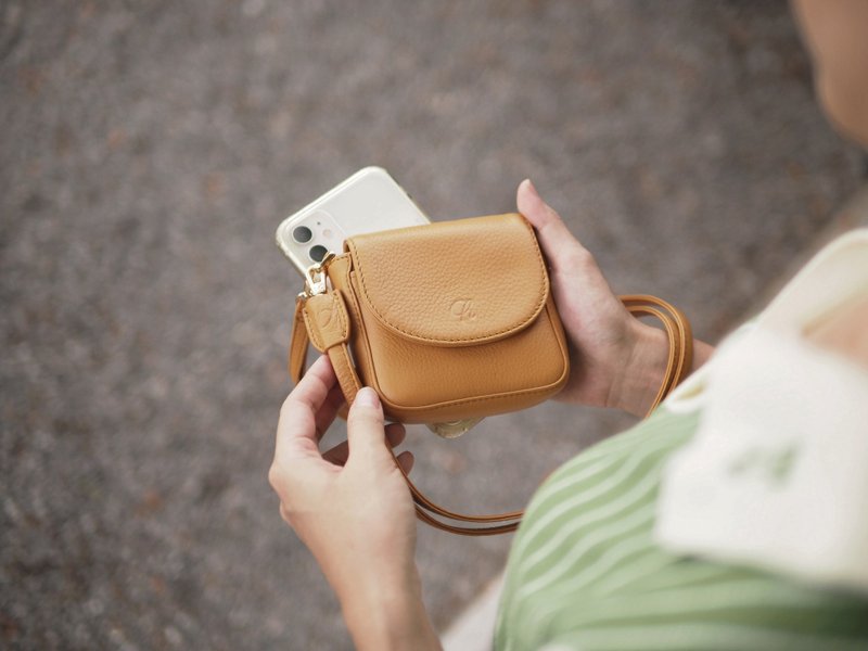 Muffin (Mustard) : Mini wallet, Neck bag, yellow-brown, Tiny pocket, Cow leather - 錢包/皮夾/長短夾 - 真皮 黃色
