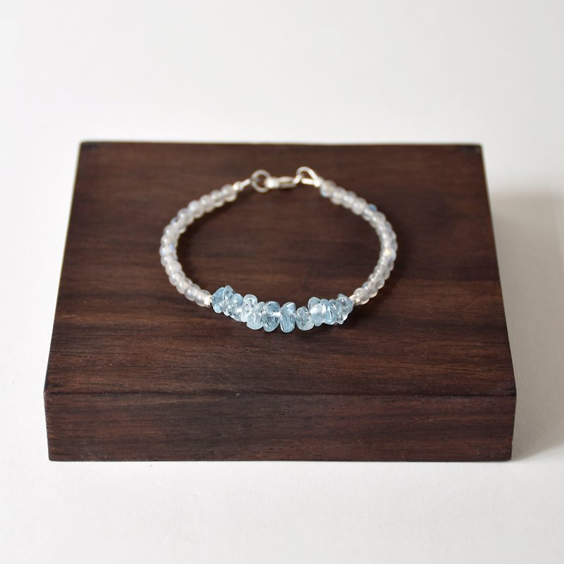 Simple light blue Aquamarine Moonstone with 925 silver bracelet // March birthday stone - Bracelets - Gemstone Blue