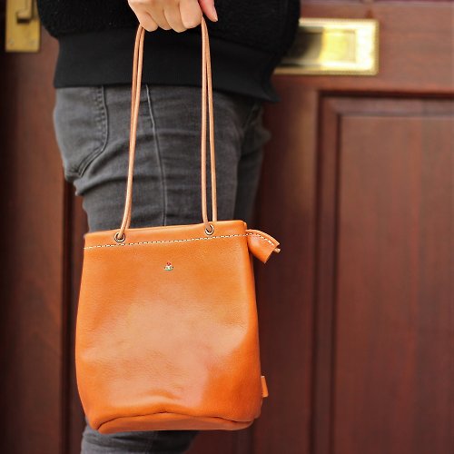 Japlish Leather Goods Made in JAPAN 巾着式2wayポシェット / 女性に人気のデザイン / ネーム可能 / 日本製 / sb-29【カスタム可能なギフト】
