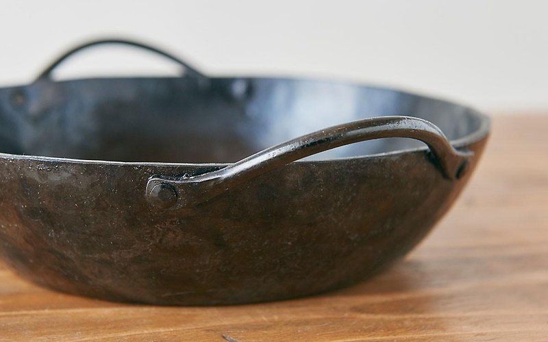 Blacksmith's Iron Pot L - Pots & Pans - Other Metals Black