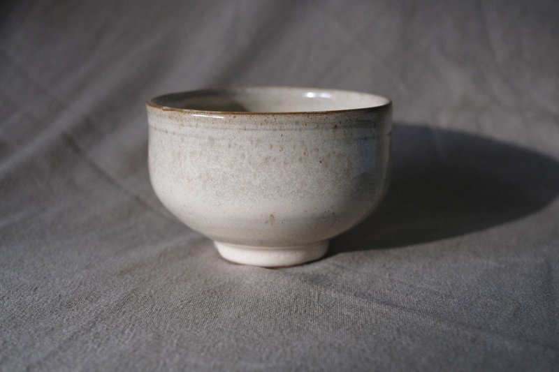 米黃- 不規則口緣茶碗、碗 - 碗 - 陶 
