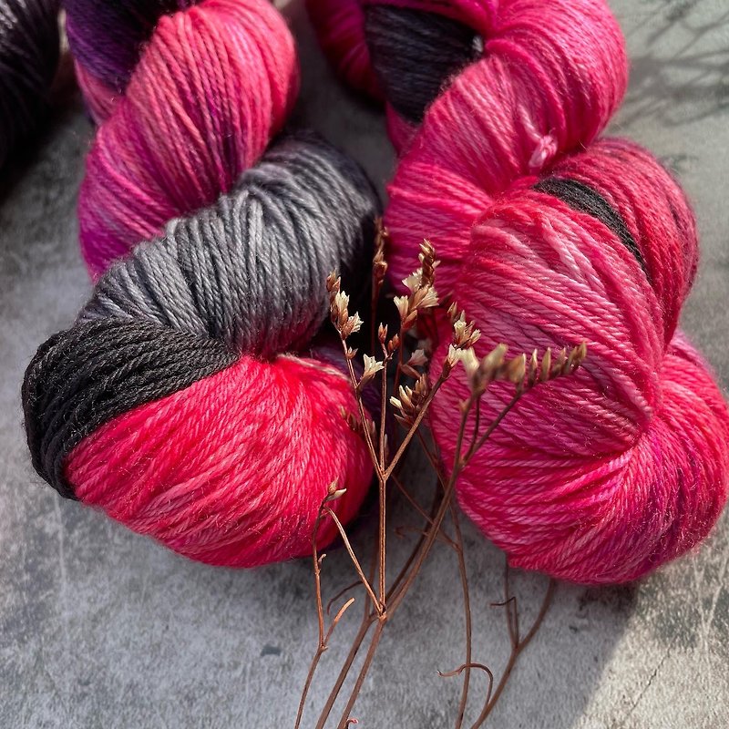 手染めの糸パンクピンク - 編み物/刺繍/羊毛フェルト/裁縫 - ウール ピンク
