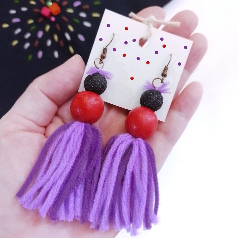 Adorable sweet colorful tassel earrings with beads - 耳環/耳夾/耳骨夾 - 其他材質 紫色