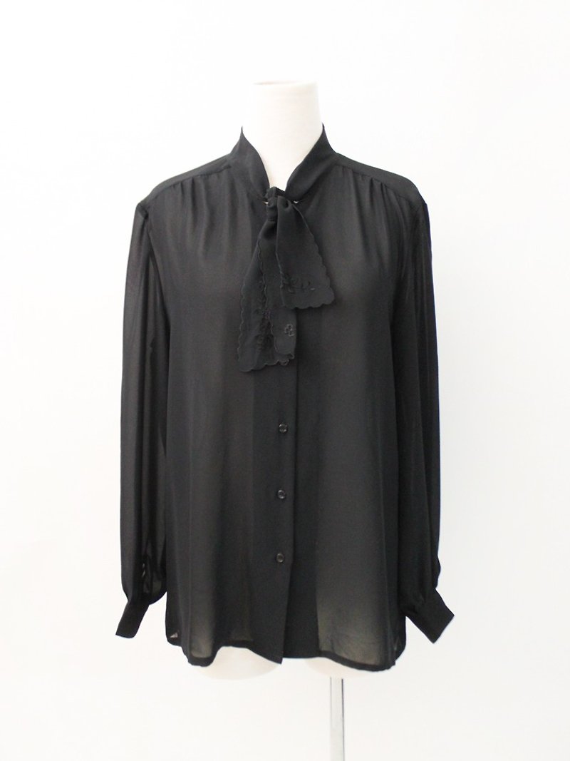 復古日本製典雅黑色領結刺繡薄長袖古著襯衫Vintage Blouse - 恤衫 - 聚酯纖維 黑色
