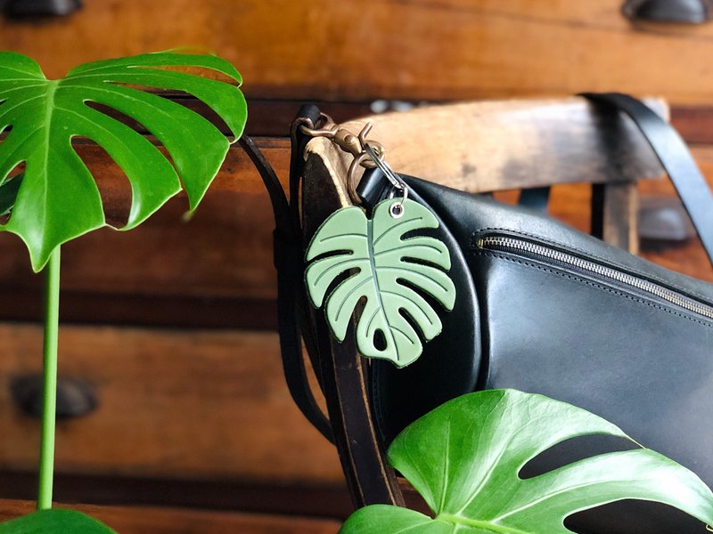 Leather Key Chain - Plant Leaf MONSTERA ( Custom Letter ) - ตกแต่งต้นไม้ - หนังแท้ สีเขียว