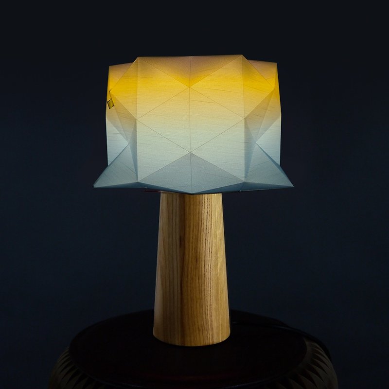 deLight Table Lamp 7 / Handmade / Origami  / Award Winning Product - โคมไฟ - ผ้าไหม 