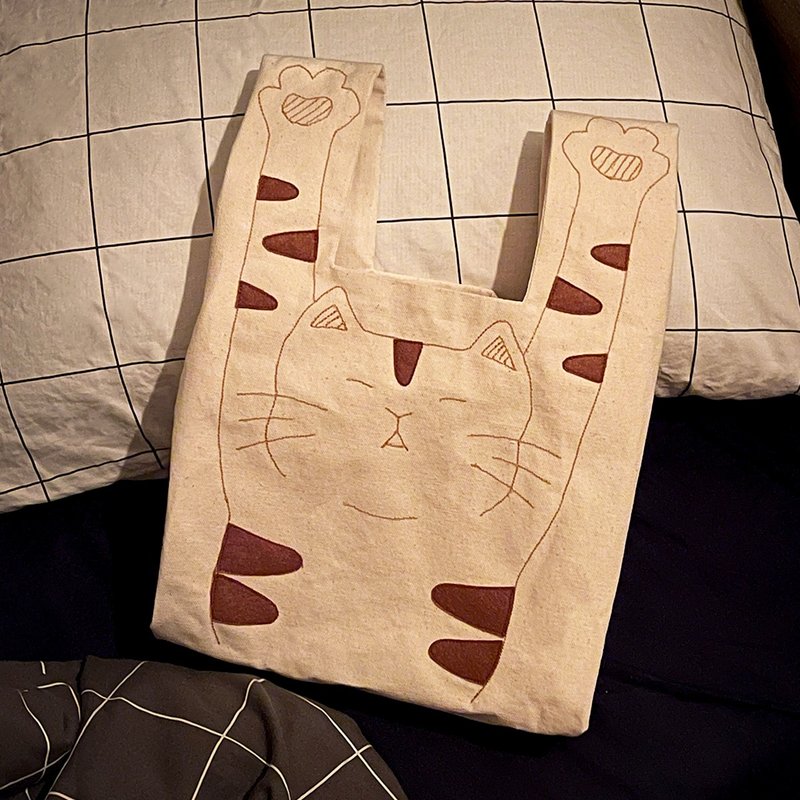 [Pattern is not printing] Uncle Cat’s uninhibited sleeping posture, vest canvas bag - กระเป๋าแมสเซนเจอร์ - ผ้าฝ้าย/ผ้าลินิน สีกากี