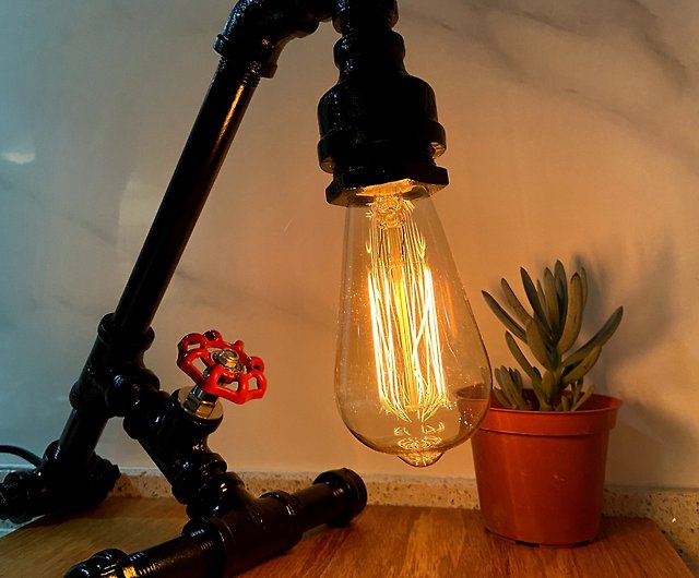 手作りのタングステンランプ工業用風水管ランプ 電球調光可能 ブラックヘリンボーンランプ ショップ Shine Light Design 照明 ランプ Pinkoi