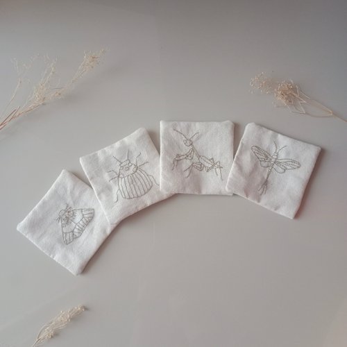 make-a-u-turn Insects coaster set hand embroidered 4 PCS different.