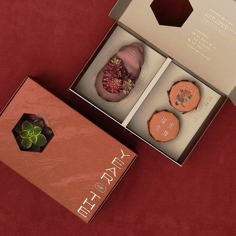 Chinese New Year Gift Box / 2022 Year of the Tiger Double Product Chinese New Year Gift Box / Succulent Potted Plant Honey / Customized - น้ำผึ้ง - พืช/ดอกไม้ สีแดง