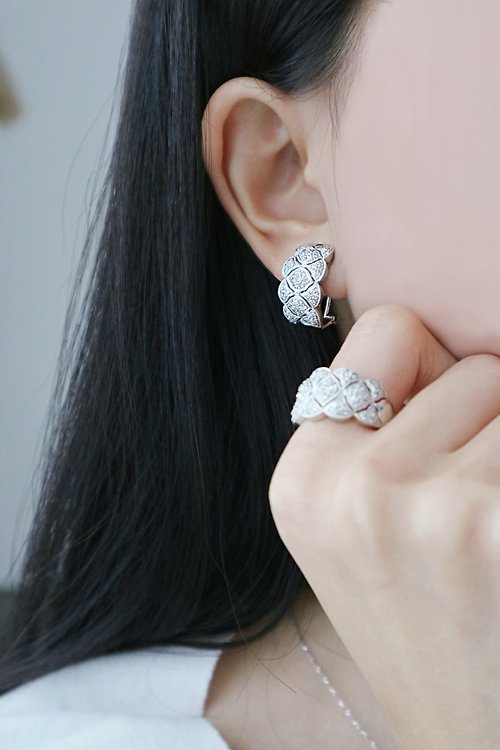 Xing Li Jewelry 幸李輕珠寶 雲朵個性鑽石耳環