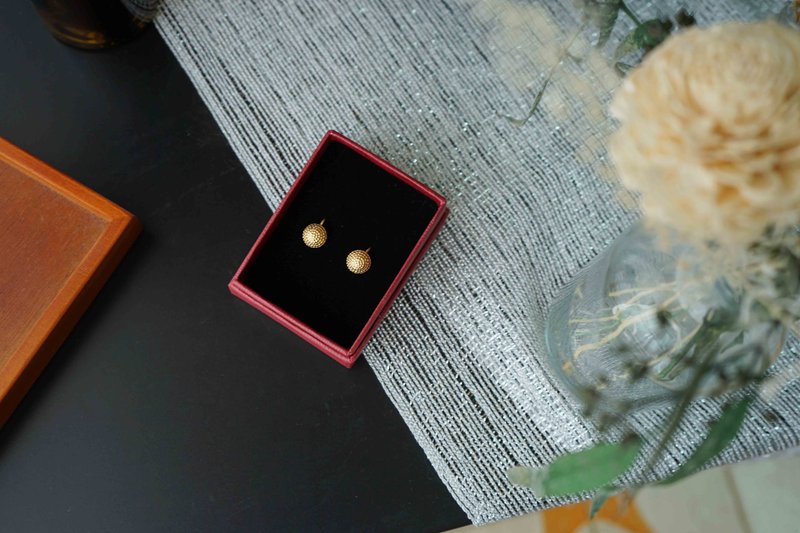 Japanese groceries-Golden fruit antique clip-on earrings - ต่างหู - โลหะ สีทอง