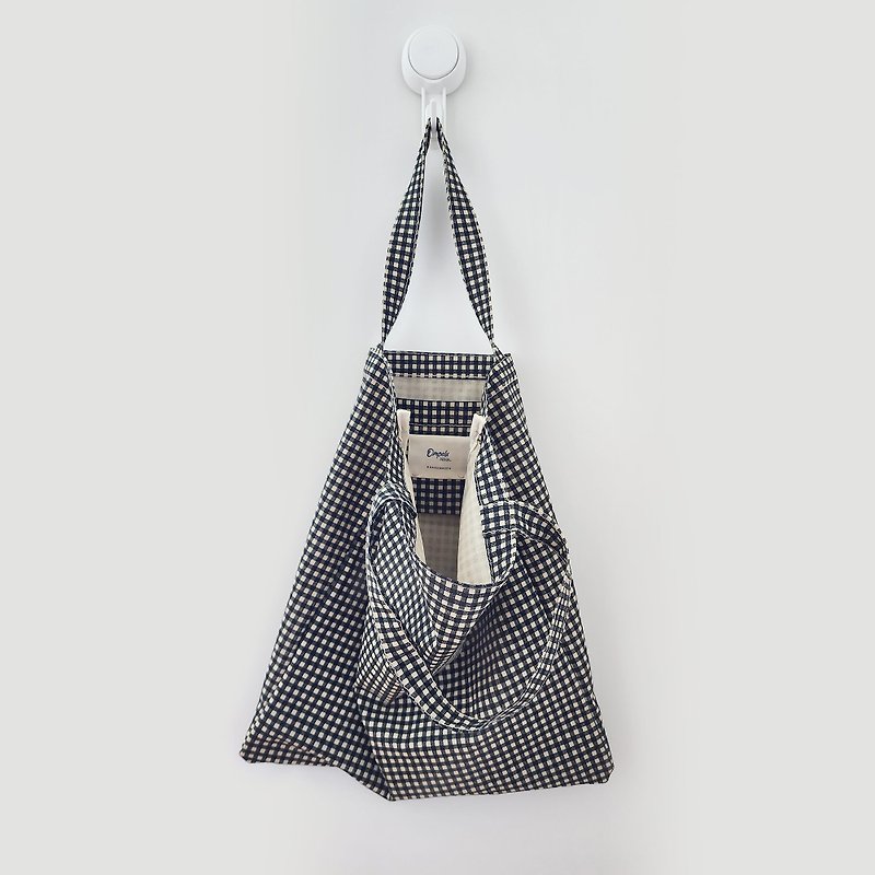 Handmade Tote Bag - กระเป๋าถือ - ผ้าฝ้าย/ผ้าลินิน สีดำ